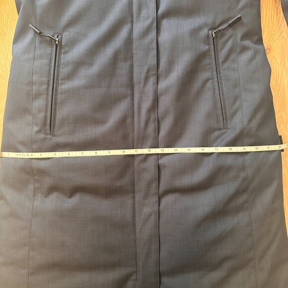 Blue Quartz Co Jacket with High Collar and Modern Design - Picture 14 of 16
